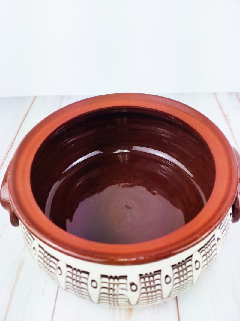 Garnek gliniany 3l płaski ALBENA kremowy z ciemnobrązowym ludowym wzorem. Garnek ręcznie malowany, oryginalna ceramika bułgarska.